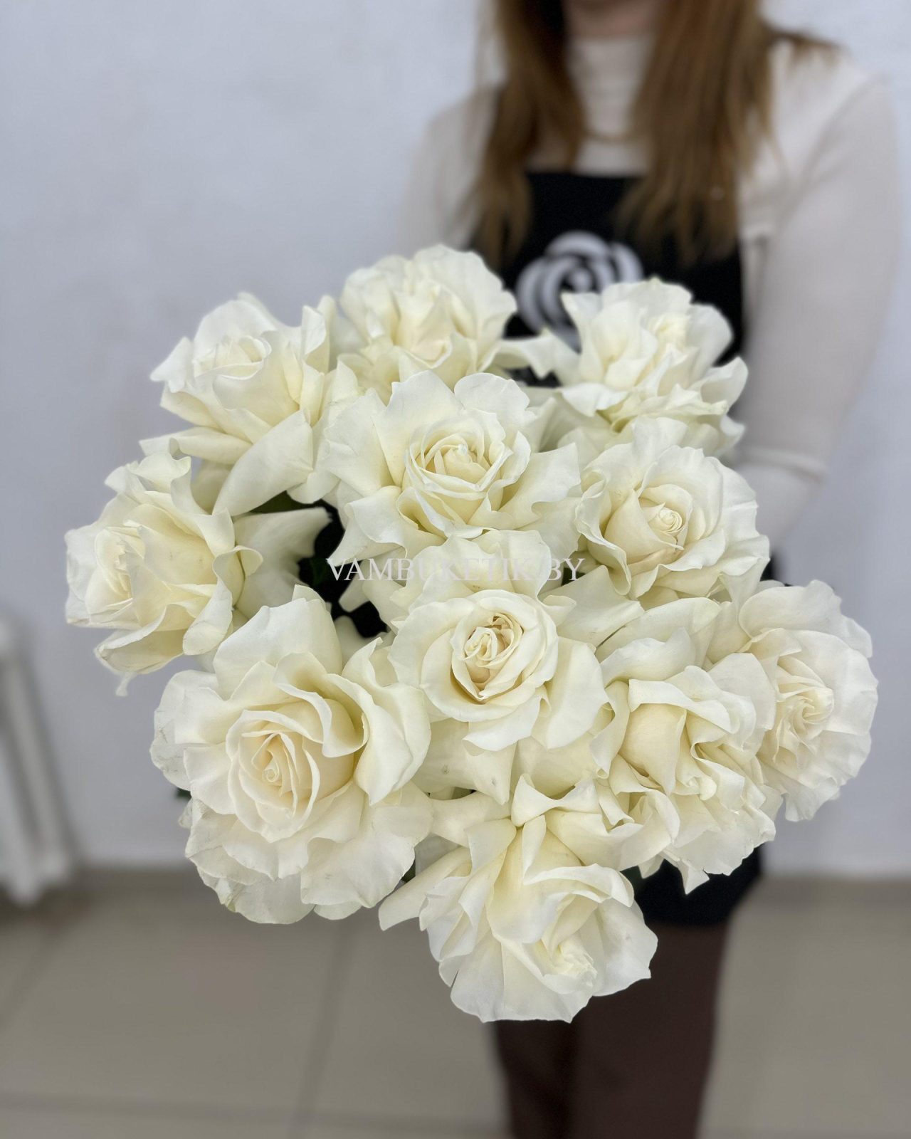 11 белых французских роз