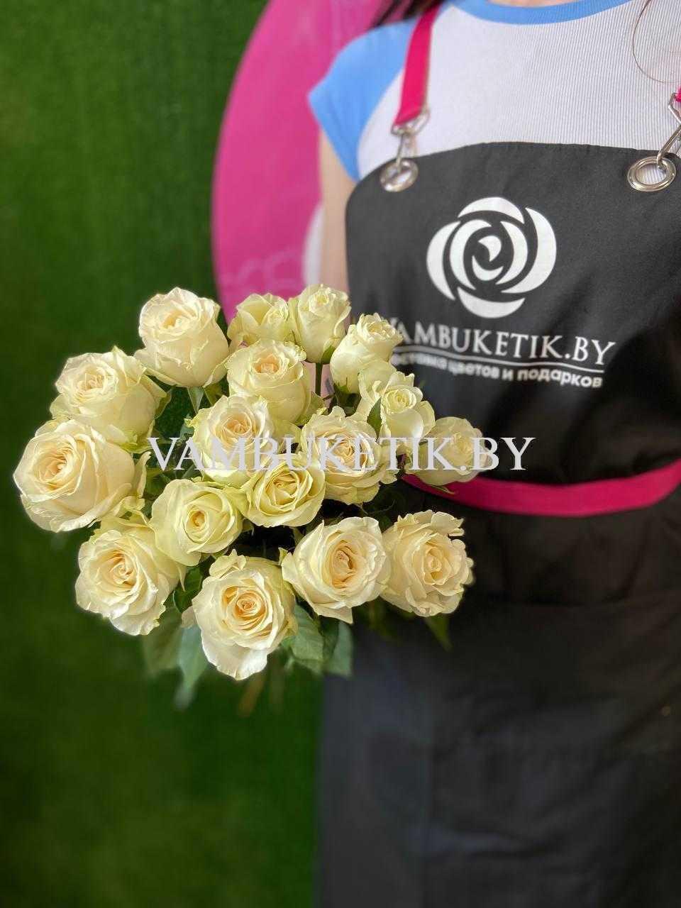 17 белых роз