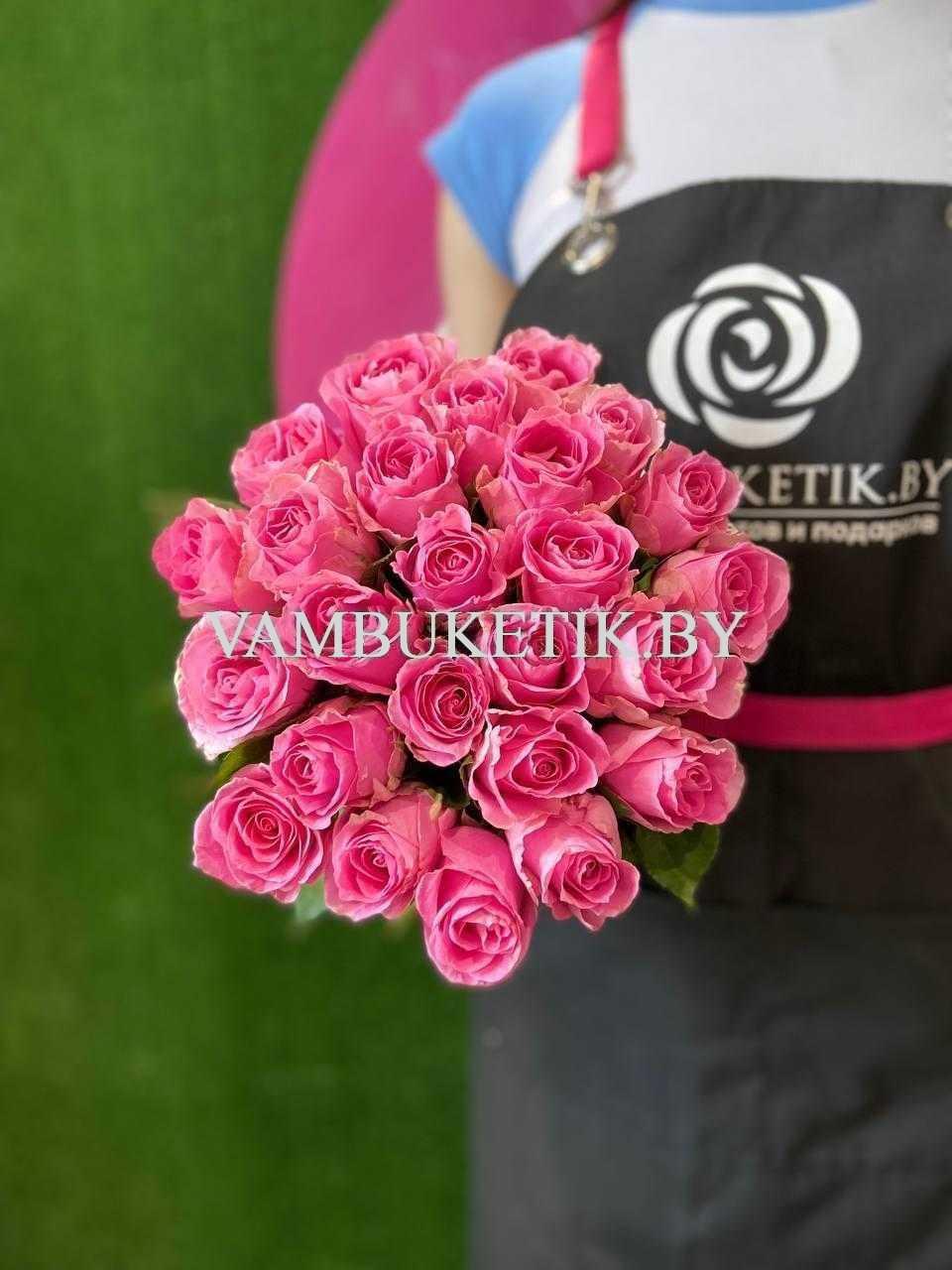 25 розовых роз