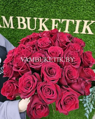 31 красная роза премиум до 75см